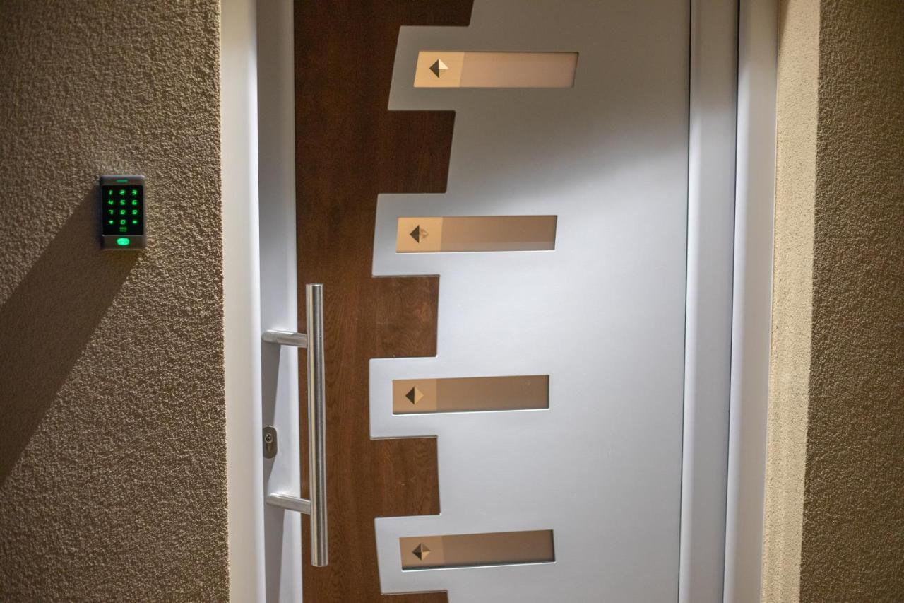 סטוברץ Rooms & Apartments Toni מראה חיצוני תמונה