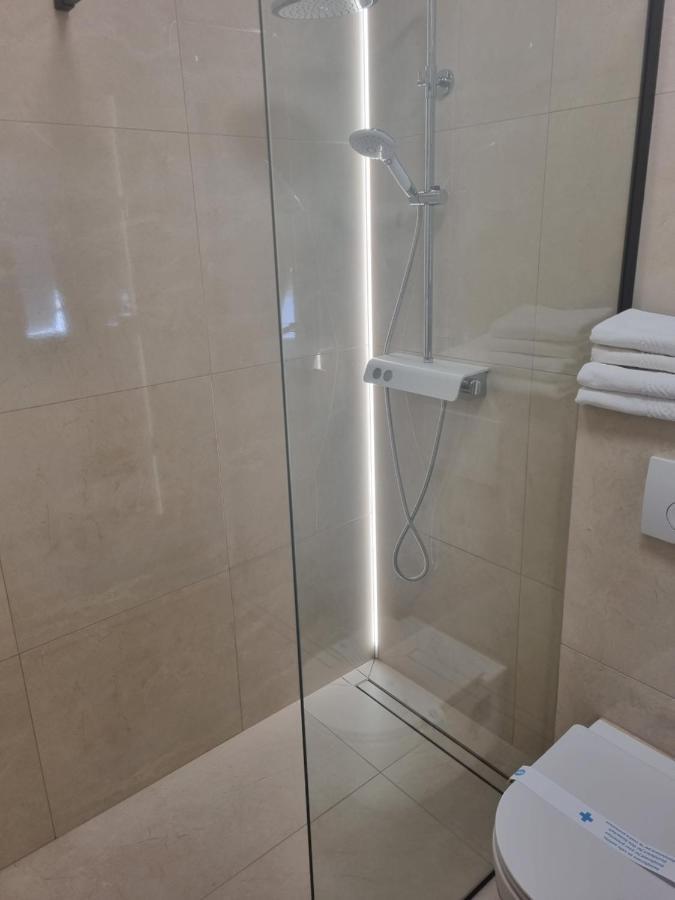 סטוברץ Rooms & Apartments Toni מראה חיצוני תמונה
